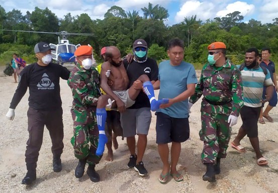 Satgas Pamrahwan Yonko 462 Paskhas Pos Tanah Merah Bantu Evakuasi Medis Udara Masyarakat Papua
