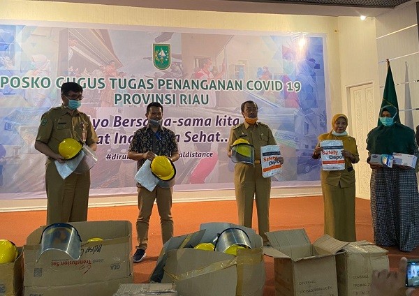 Tanggap Covid-19, PT BSP Serahkan Bantuan APD kepada Pemprov Riau