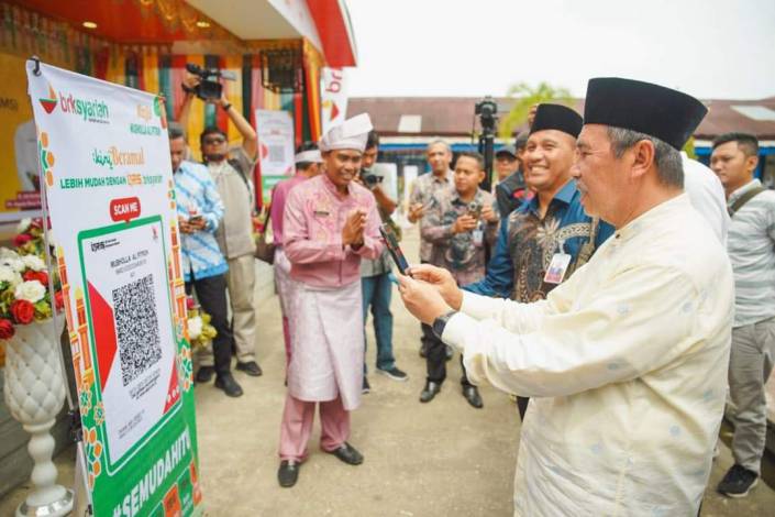 Gubernur Riau Launching Kartu E-Money dan Learning Management Sistem di SMAN 1 Bangko