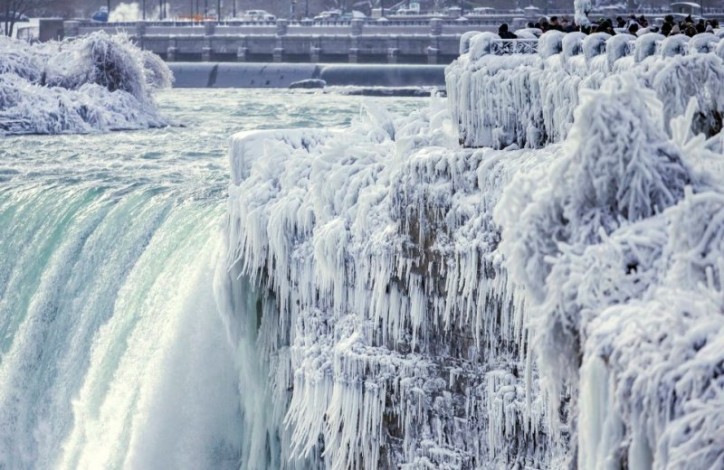 Cuaca Dingin yang Landa AS Sebabkan Air Terjun Niagara Membeku