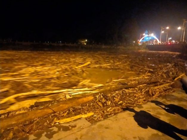 Sungai Batang Lubuh Keruh dan Dipenuhi Ratusan Kubik Kayu, BPBD Himbau Warga Waspada Kiriman Banjir Bandang