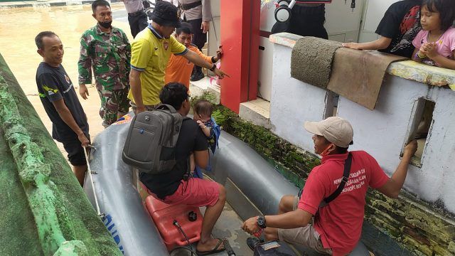 Jalan Lintas Riau-Sumut di Rohul Putus, BPBD Mulai Evakuasi Warga Korban Banjir