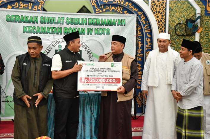 BRK Syariah Serahkan Bantuan Program Kemitraan untuk Masjid di Rohul