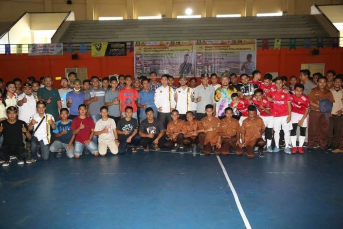 Firdaus Buka Turnamen Futsal 5 Negara Serumpun di UIR