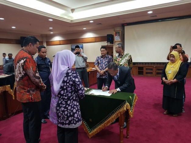 DPRD Riau Teken MoU dengan Empat Universitas di Riau