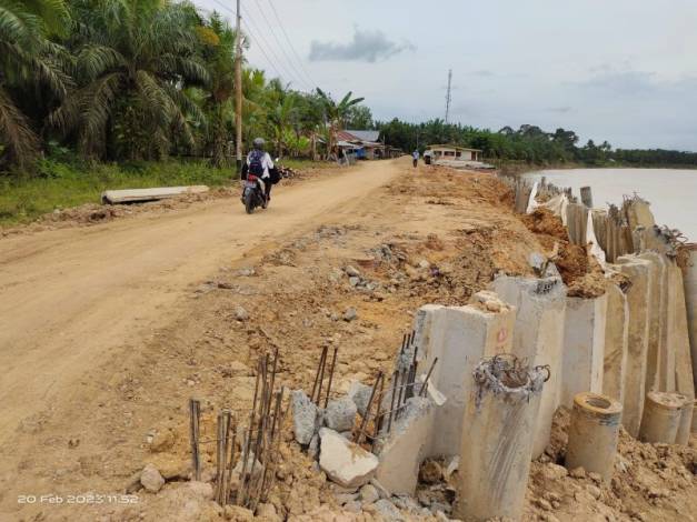 Waduh, Proyek APBN Pembangunan Turap di Inhu Senilai Miliaran Rupiah Mangkrak