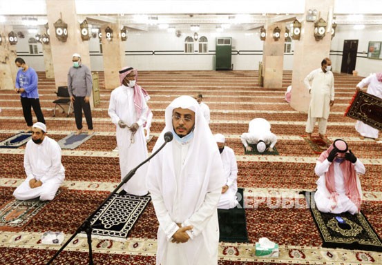 Masjid di Arab Saudi Kembali Dibuka