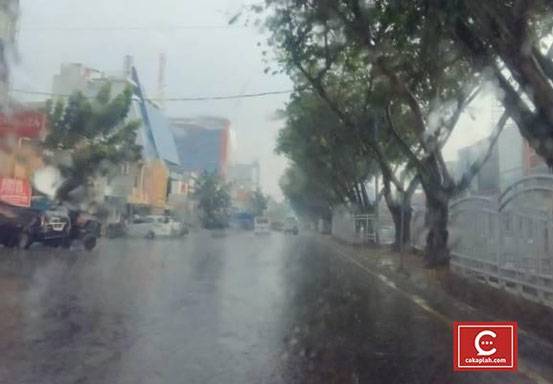 Hujan Mengguyur Riau, Cek Prakiraan BMKG di Sini