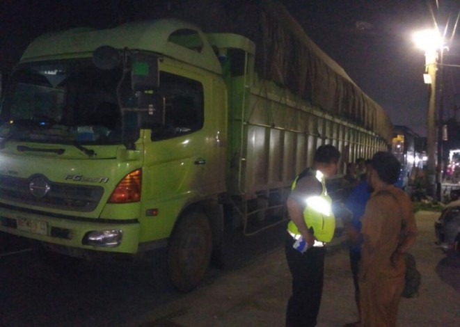 Bus TMP dan Truk Bersenggolan di Daerah Pandau