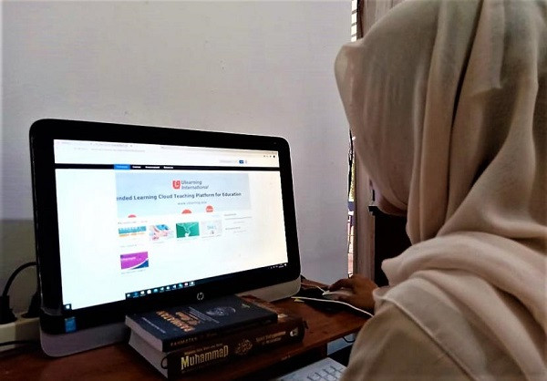 Warga Meranti Pandak Keluhkan Jaringan Internet untuk Belajar Daring