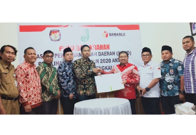 Bawaslu di 6 Kabupaten/Kota di Riau Tandatangani Dana Hibah Pilkada 2020