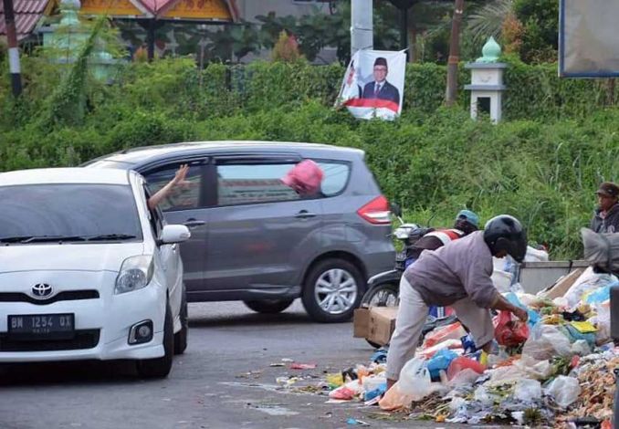 DLHK Kota Pekanbaru Kewalahan Menghadapi Angkutan Sampah Ilegal