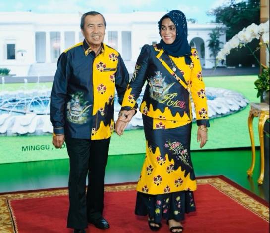 Gubernur Syamsuar dan Istri Promosi Batik Riau saat Hadiri Istana Berbatik