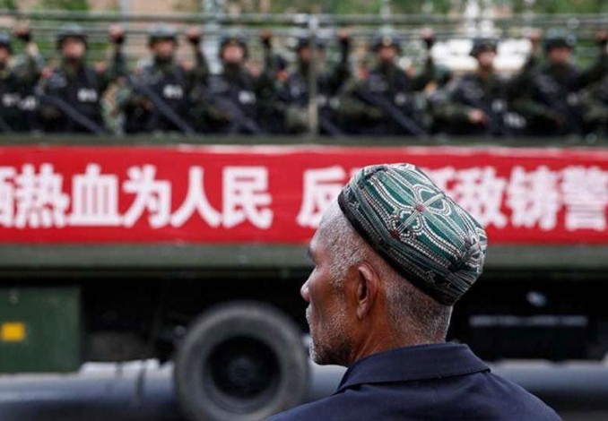 Cina Kirim Mata-Mata untuk Tinggal Bersama Muslim Uighur