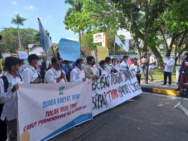 Tolak RUU TPKS, KAMMI Riau Aksi di DPRD Riau, Tuntut Permendikbud 30/2021 Dicabut