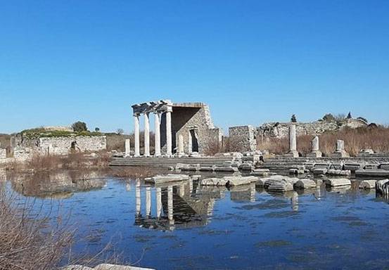 Kota Yunani Kuno Muncul dari Bawah Permukaan Air di Turkiye, Simpan Karya Aristoteles