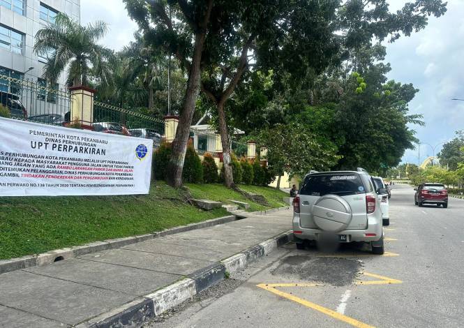 Dishub Tak Siagakan Petugas, Jalur Sepeda Jalan Diponegoro Kembali Jadi Tempat Parkir