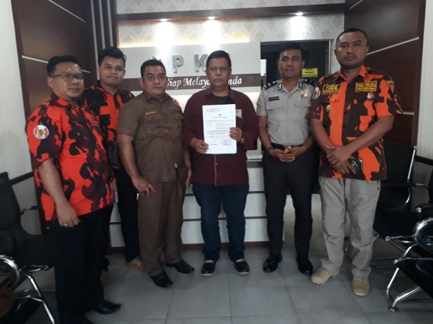 Mantan Anggota DPRD Rohil Bernyanyi, Pemuda Pancasila Lapor ke Polda Riau