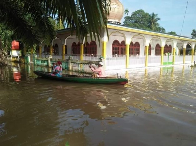 Selama Banjir, Kepenghuluan Air Hitam di Rohil Belum Terima Bantuan dari Pemerintah