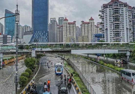 Sejumlah Titik di Jakarta Masih Banjir, Lalu Lintas Dialihkan