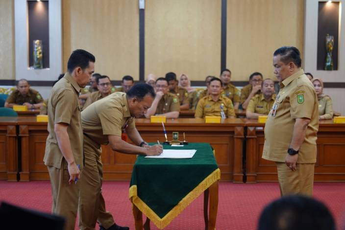 Sertijab Serentak 21 Pejabat Eselon II yang Baru Dilantik, Ini Pesan Sekda Riau