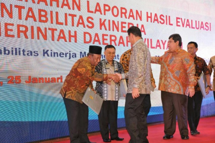 Riau Terima Penghargaan SAKIP Predikat B dari Menpan RB