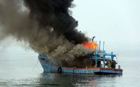 Kapal Bermuatan Sembako dan Tabung Elpiji Terbakar, Satu ABK Hilang