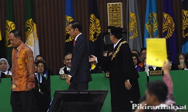 Alasan Ketua BEM UI Nekat Acungkan Kartu Kuning ke Jokowi
