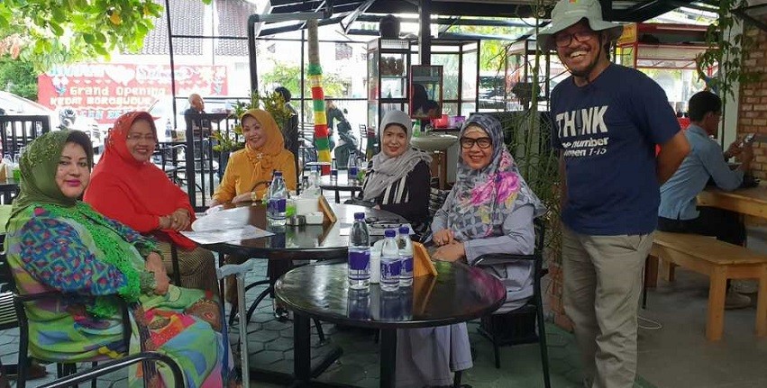 Ibu-ibu Iwapi Riau Silaturahmi dan Test Food di Kedai Borobudur