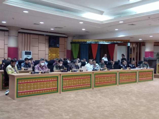 Ketua DPRD Provinsi Riau Kecewa Dirut PHR Tak Hadir, Hearing Ditunda