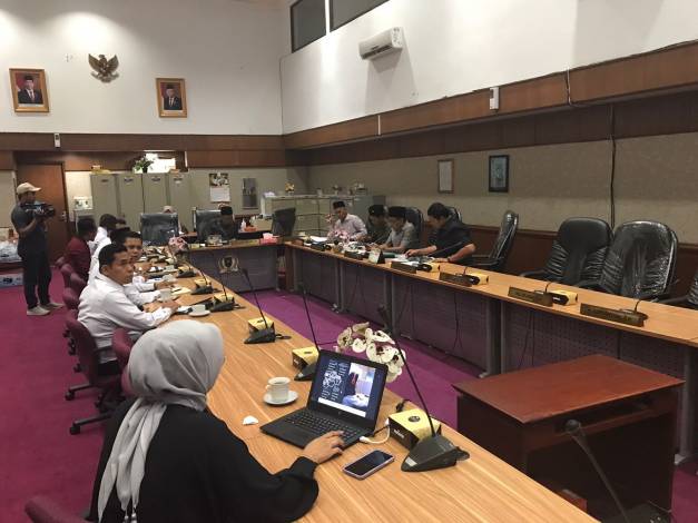 Hearing dengan Komisi I, Hanya Komisioner KPID Riau Berinisial RS Tidak Hadir