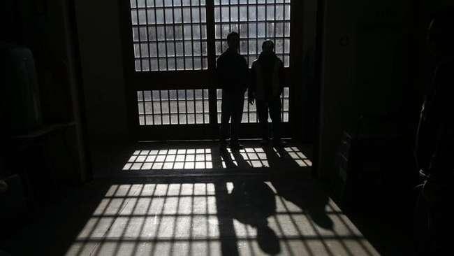 Gergaji Teralis Sel, Tiga Tahanan Polsek Lirik Melarikan Diri