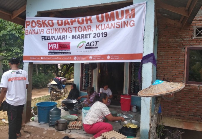 Dapur Umum ACT Riau Penuhi Kebutuhan Pangan Korban Banjir di Kuansing