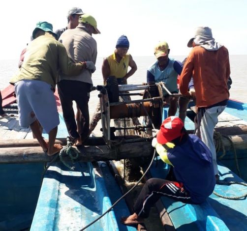 Pengusaha Mulai Cabut Tiang Bubu Yang Patah dan Berada di Jalur Pelayaran di Perairan Rohil