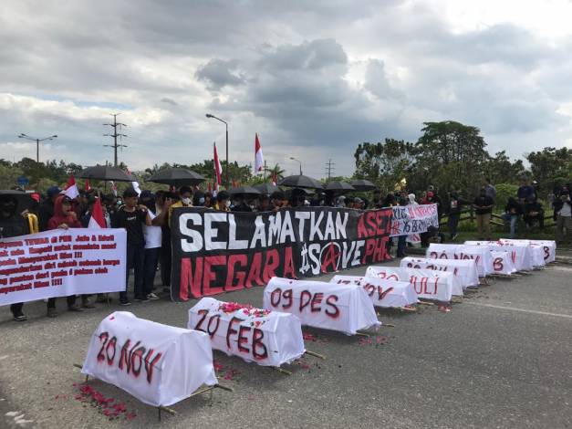 Demo di Gerbang Masuk PHR, Ini Tuntutan Pemuda dan Mahasiswa Riau