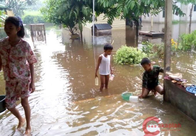 Ratusan Warga di Eks Lokalisasi Teleju 4 Hari Diisolasi Banjir, Pemerintah Diam Saja