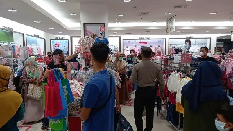 Pusat Perbelanjaan SKA Pekanbaru Membludak, Kapolsek Tampan Turun Tangan