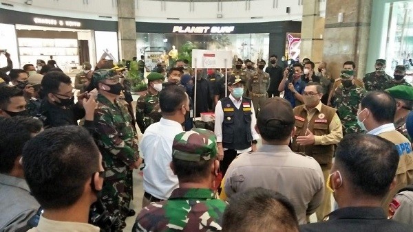 Kunjungi Mal SKA, Gubernur Riau Ingatkan Pengunjung Hindari Kerumunan