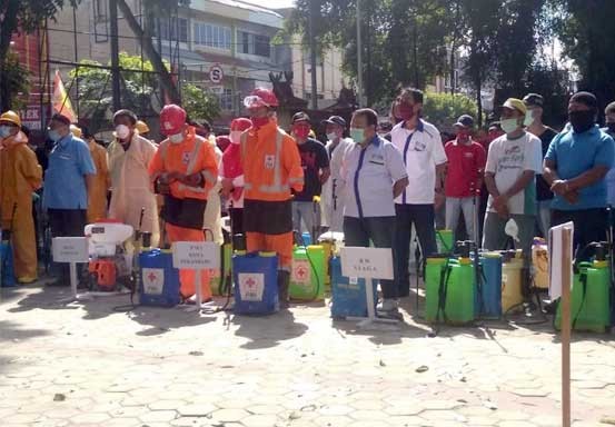 Menuju Zona Hijau, Gubri Lepas Tim Penyemprotan Disinfektan dan Rapid Test Massal di Pekanbaru