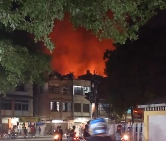 Malam Ini, 3 Rumah Petak di Jalan Agus Salim Pekanbaru Terbakar