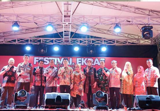 Meriahkan Event Bakar Tongkang, Bupati Rohil Buka Festival Ekraf