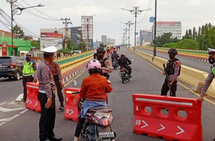 Hari Terakhir PPKM Level 4 di Pekanbaru, 20 Titik Akses Menuju Jalan ke Sudirman Disekat