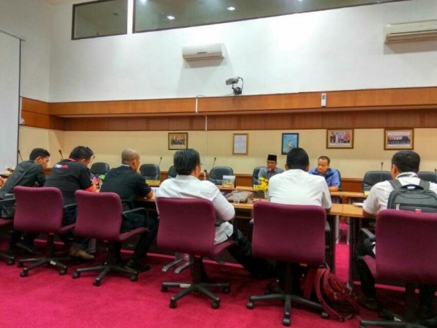 Tuntut Kejelasan Status, Karyawan Bank Danamon Mengadu ke DPRD Riau