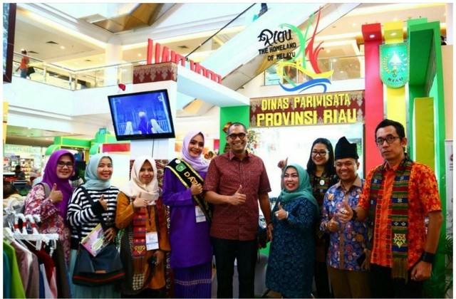 Pemprov Riau Raih Juara Stan Terbaik di Batam TTI Expo 2017