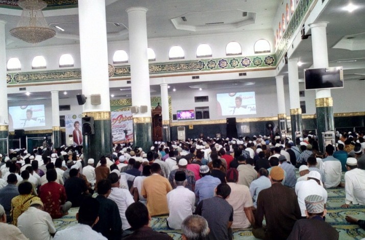 Warga Padati Tabligh Akbar UAS di Masjid Raya Annur Riau