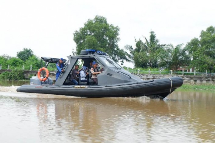 Dirpolair Polda Riau Susuri Sungai Siak Cek Pintu Air untuk Antisipasi Banjir