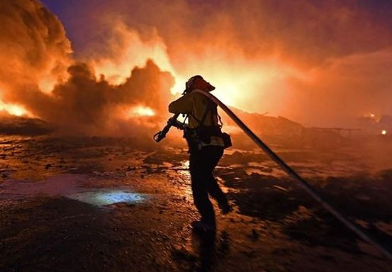 Kebakaran Hutan California Masih Berkobar, Listrik Dipadamkan