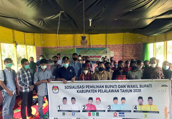 KPU Riau Sosialisasi Cara Mencoblos Pilkada di Tengah Pandemi Covid-19 ke Warga Suku Akit