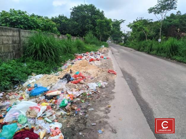 Lagi, Jalan Rajawali Sakti dan Jalan Karya 1 Gang Lingkar UIR Dipenuhi Tumpukan Sampah