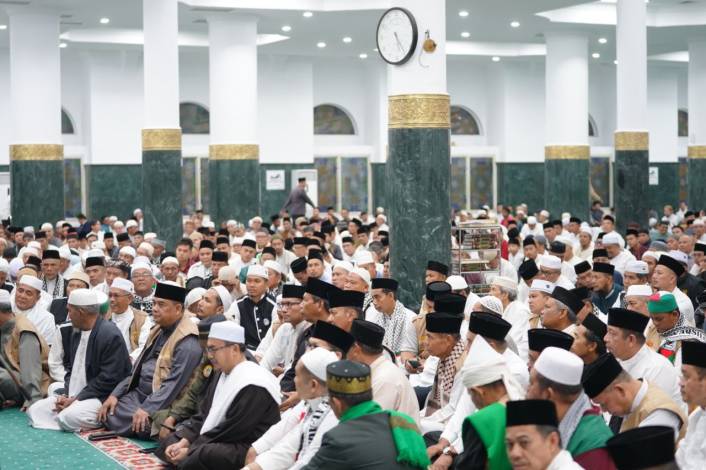 Ribuan Jemaah Padati Masjid Raya Annur Riau Ikuti Gerakan Salat Subuh Berjemaah Akbar